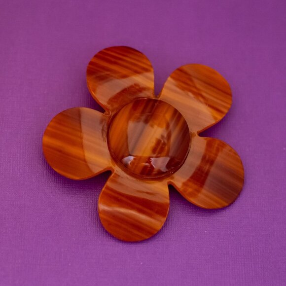 Vintage Plastic Brown Round Petals Floral Large Brooch - Q40 - Picture 1 of 2
